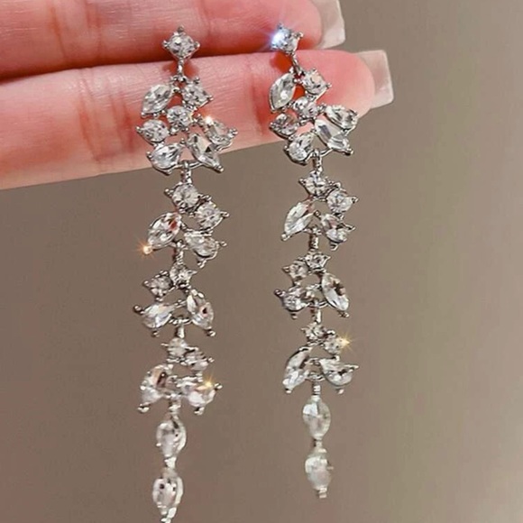 Rhinestone Decor Drop Earrings - Picture 3 of 4